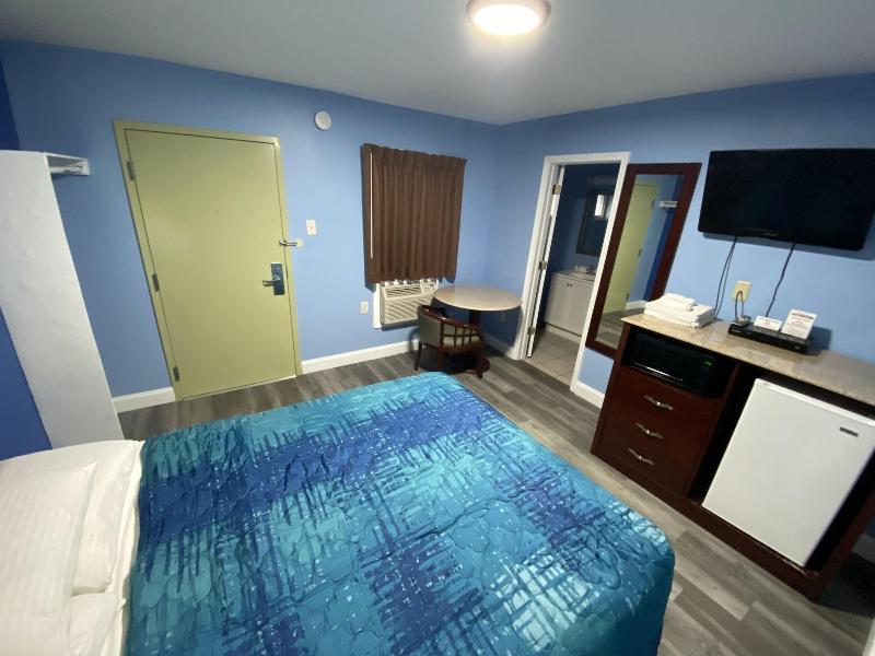 Red Carpet Inn And Suites image
