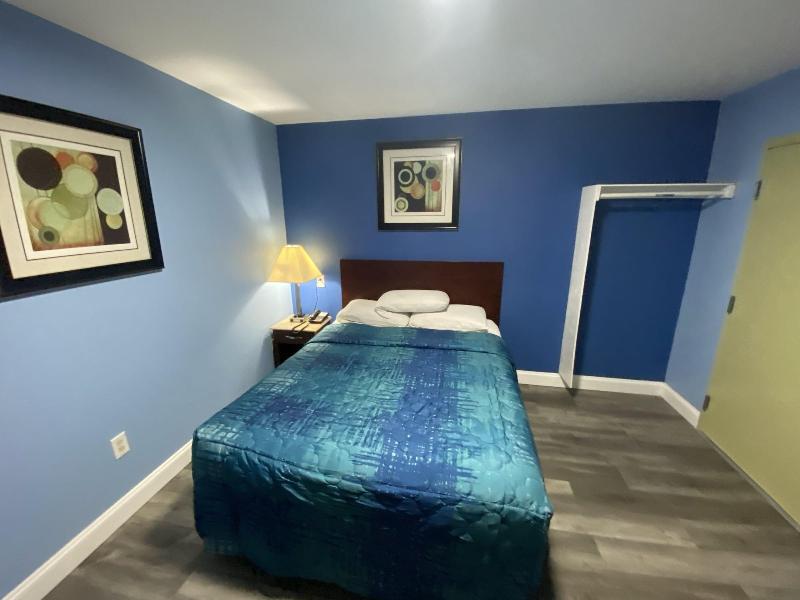 Red Carpet Inn And Suites image