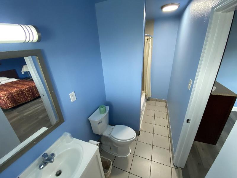 Red Carpet Inn And Suites image