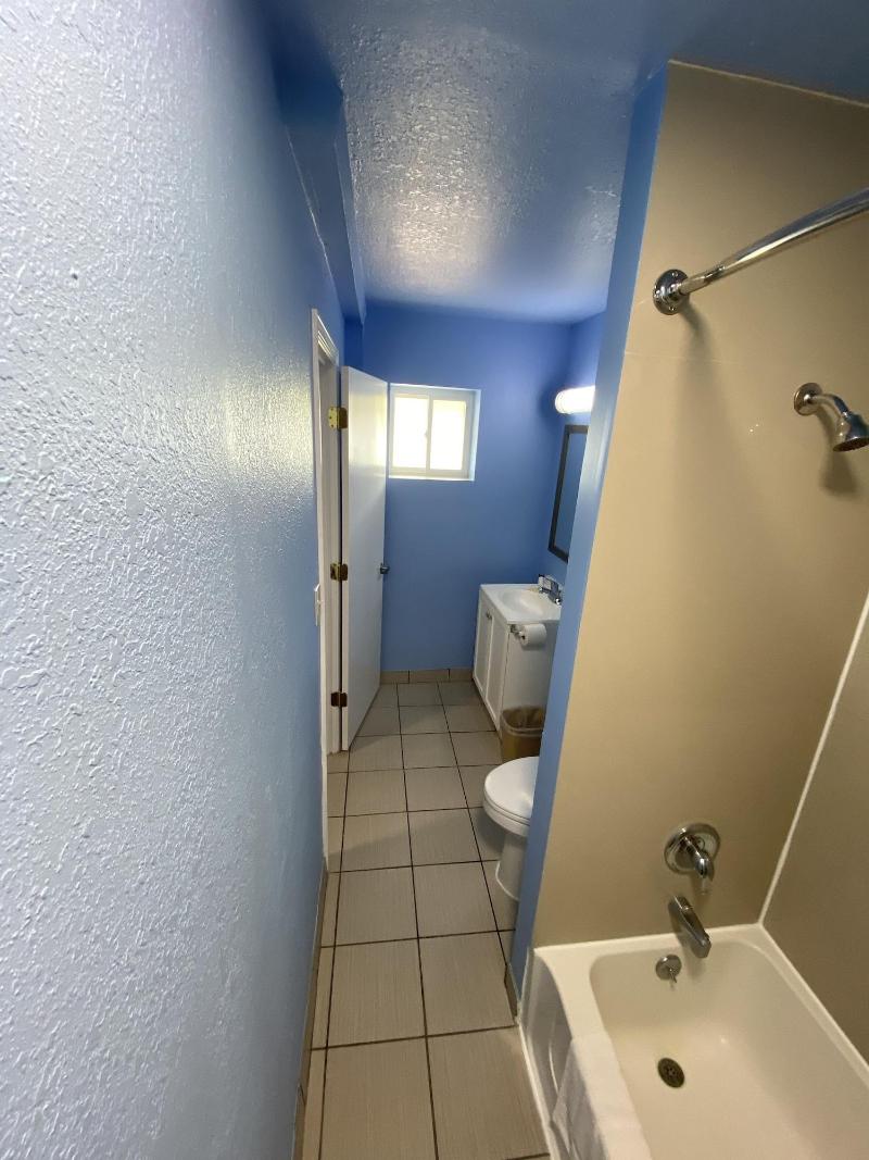 Red Carpet Inn And Suites image