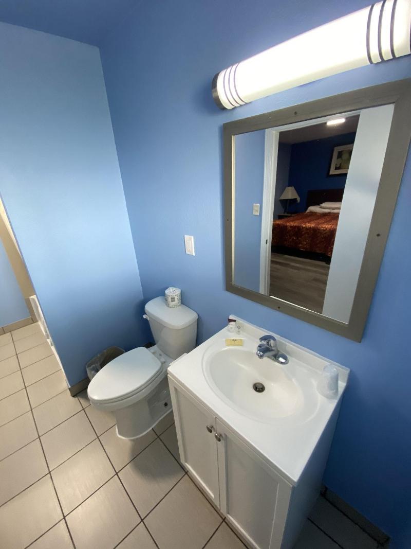 Red Carpet Inn And Suites image
