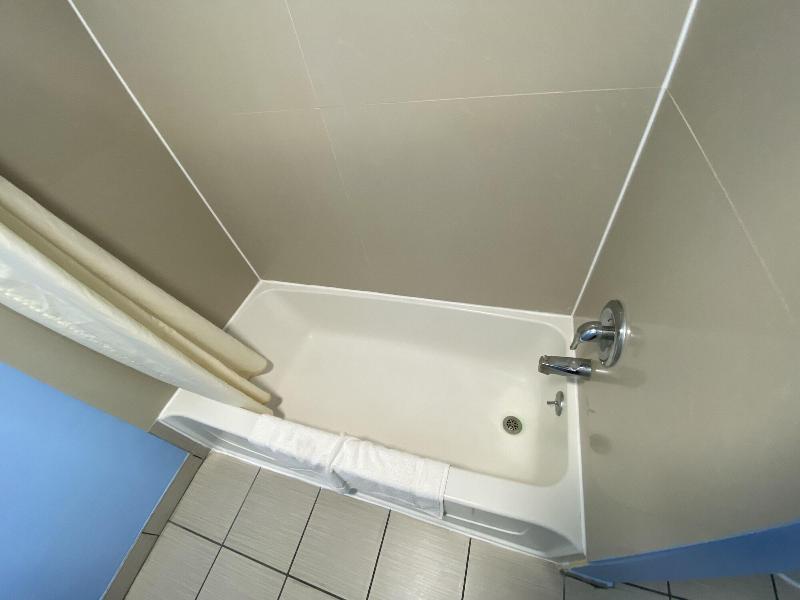 Red Carpet Inn And Suites image