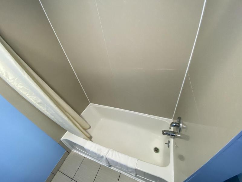 Red Carpet Inn And Suites image