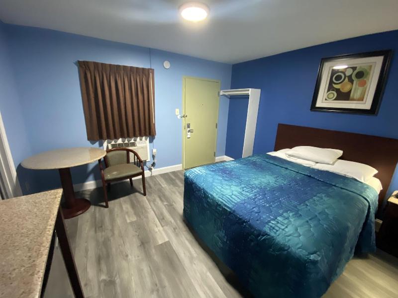 Red Carpet Inn And Suites image