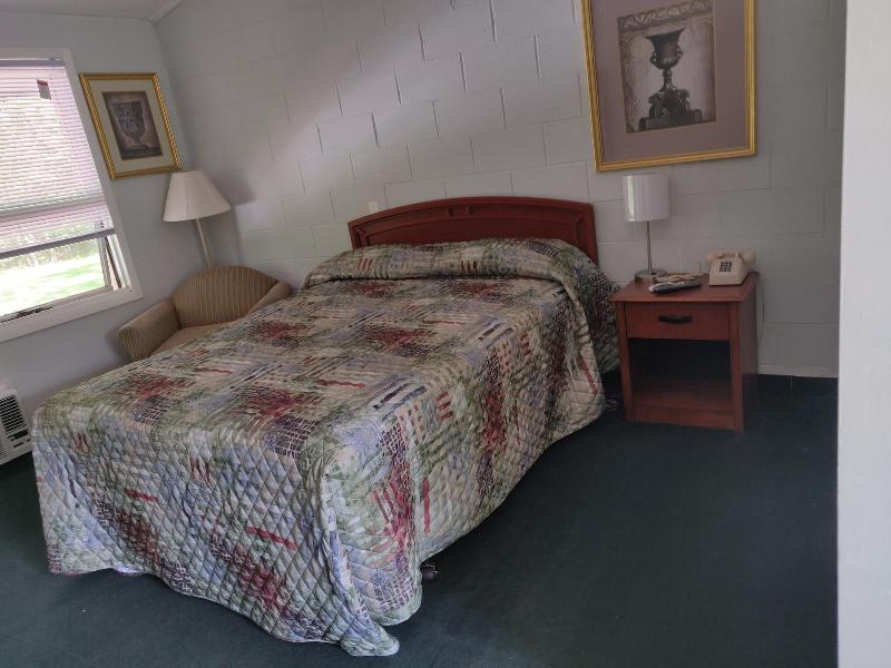 Hill Top Motel image