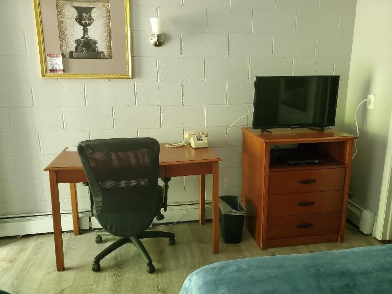 Hill Top Motel image