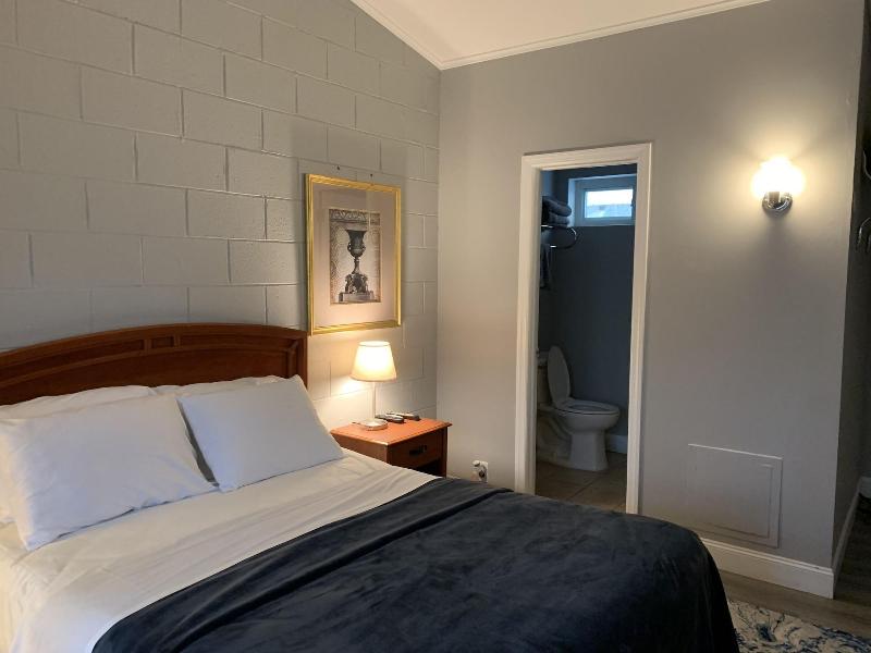 Hill Top Motel image