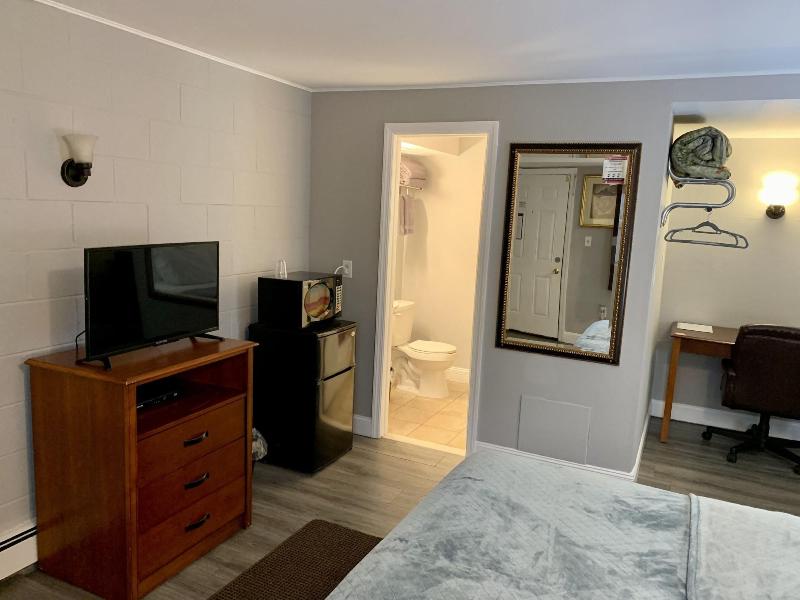 Hill Top Motel image