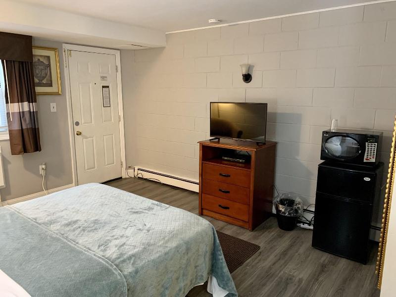 Hill Top Motel image