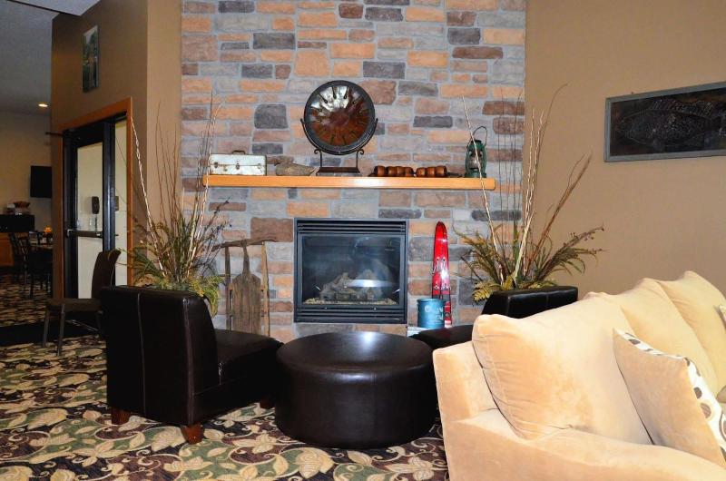 Cobblestone Inn and Suites - Lake View image