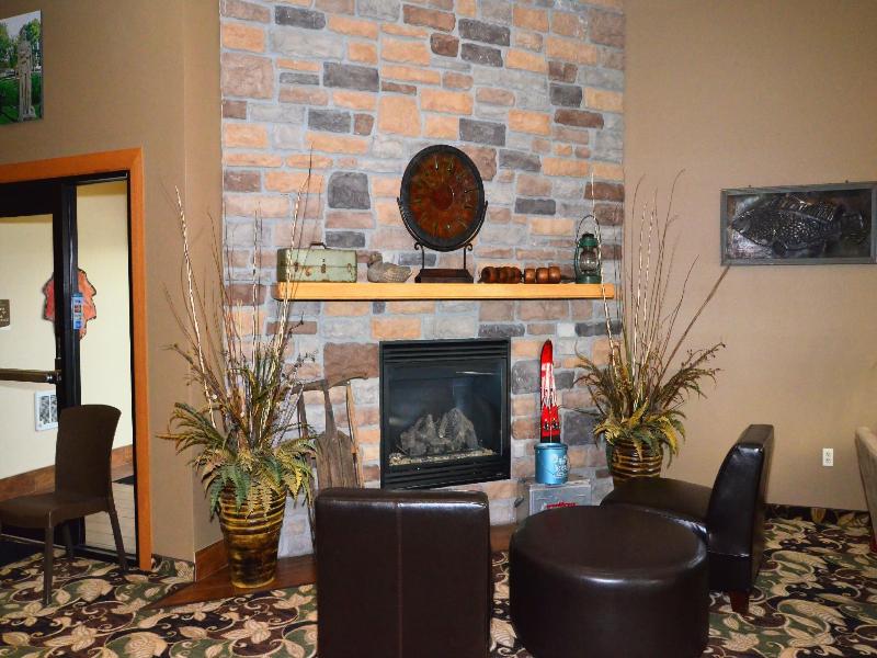 Cobblestone Inn and Suites - Lake View image