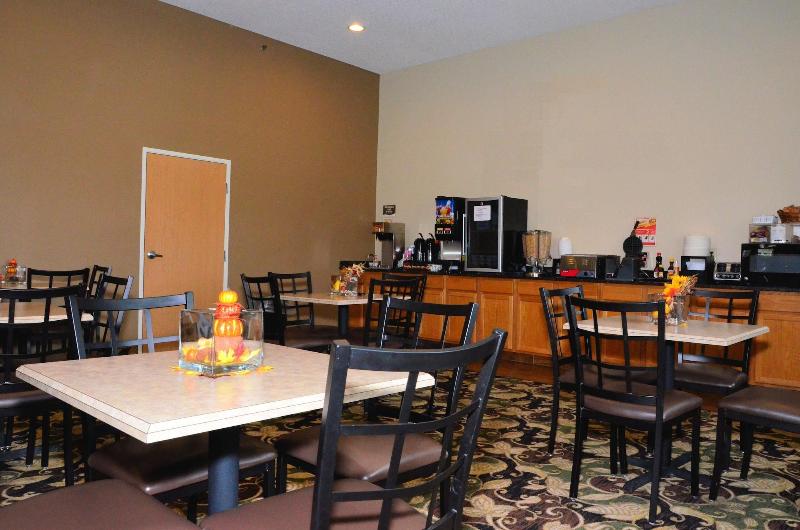 Cobblestone Inn and Suites - Lake View image 1