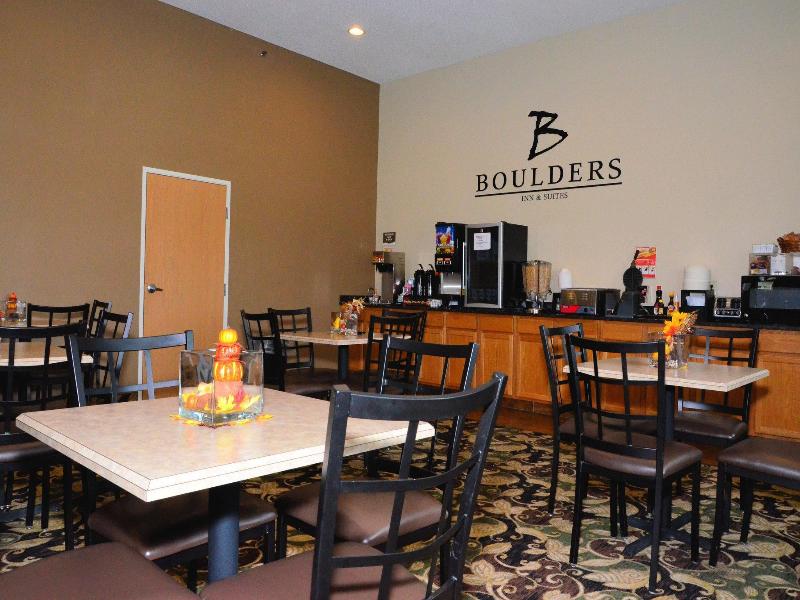 Cobblestone Inn and Suites - Lake View image 3