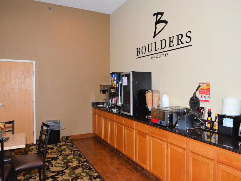 Cobblestone Inn and Suites - Lake View image