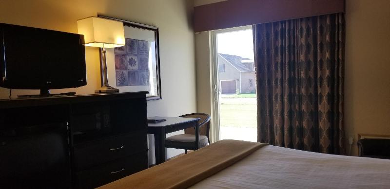 Cobblestone Inn and Suites - Lake View image 10