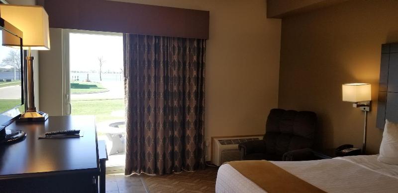 Cobblestone Inn and Suites - Lake View image