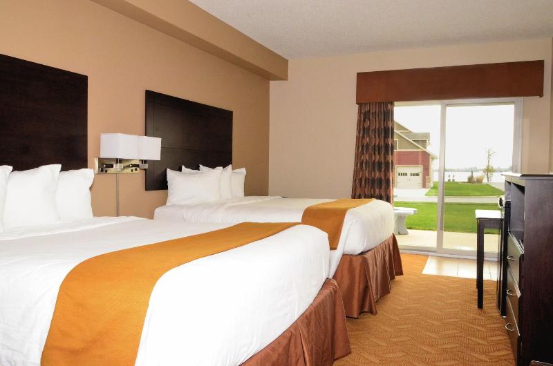 Cobblestone Inn and Suites - Lake View image 2