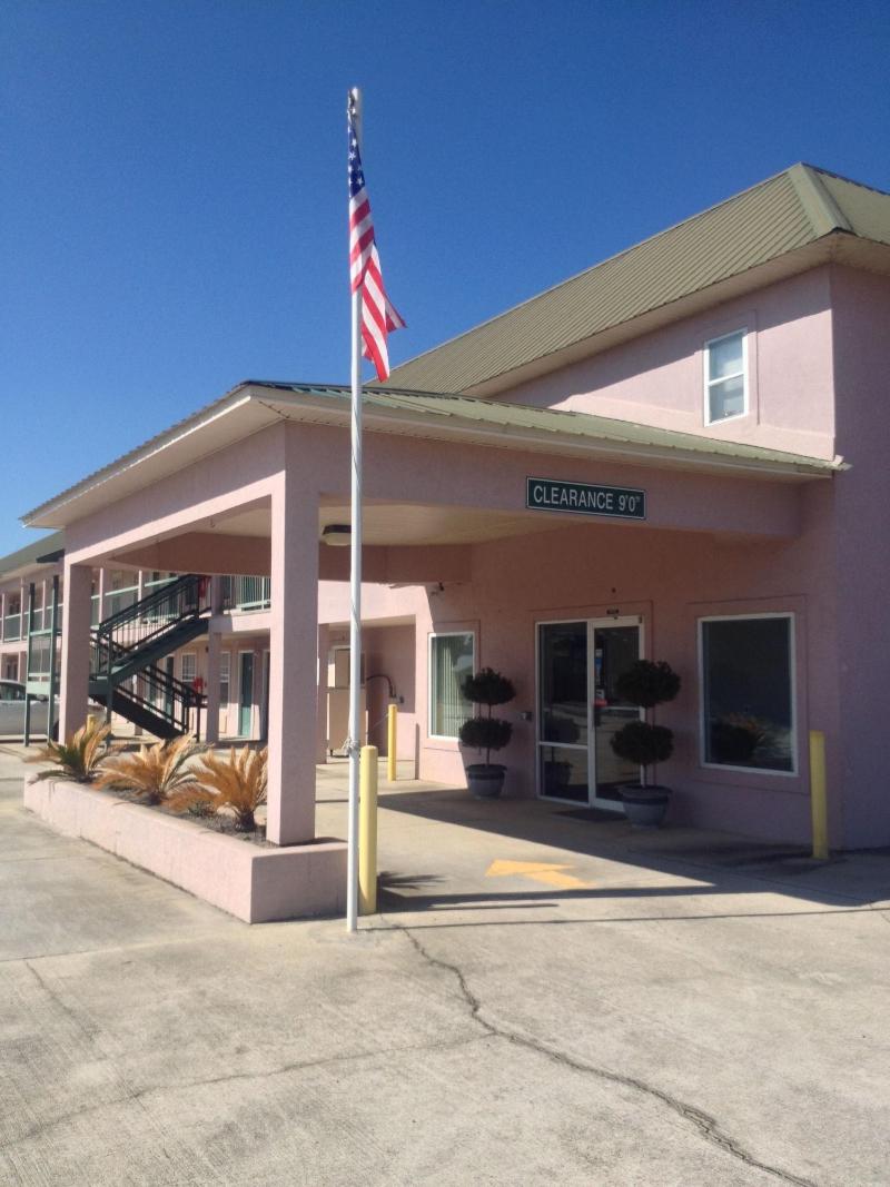 Garden Inn & Suites image