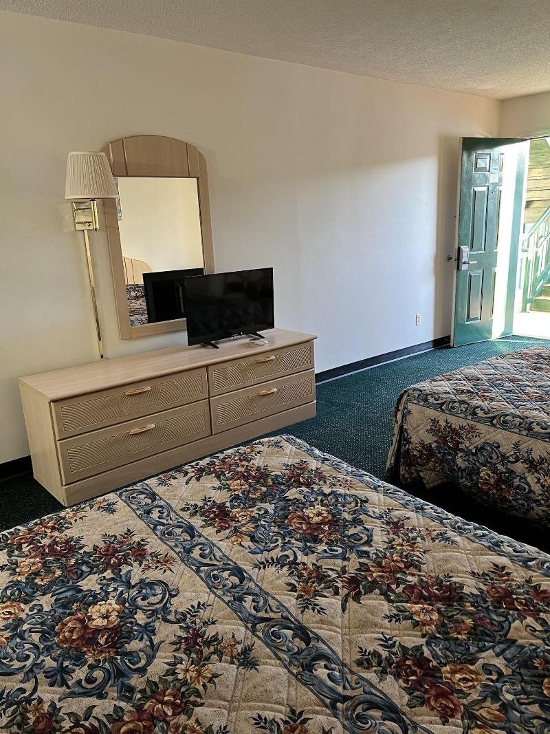 Garden Inn & Suites image