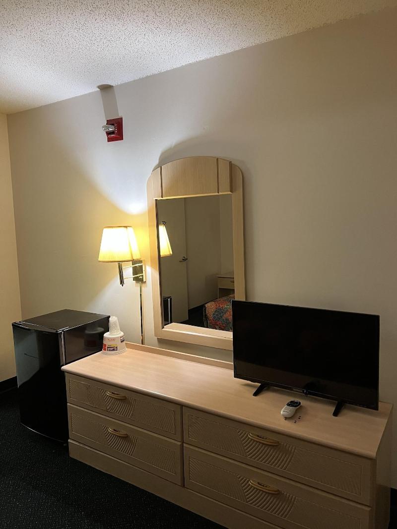 Garden Inn & Suites image