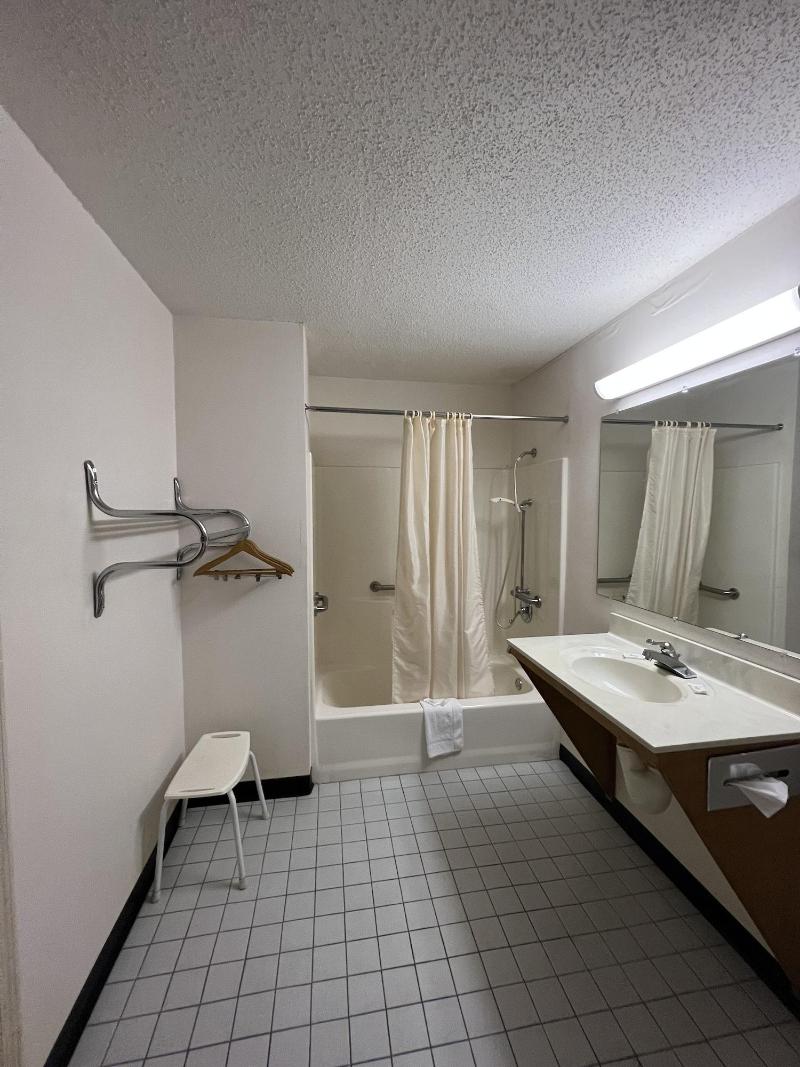 Garden Inn & Suites image