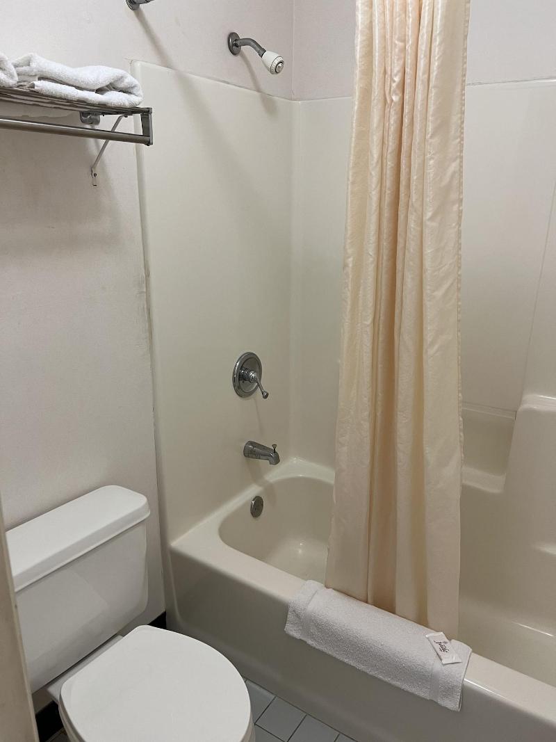 Garden Inn & Suites image