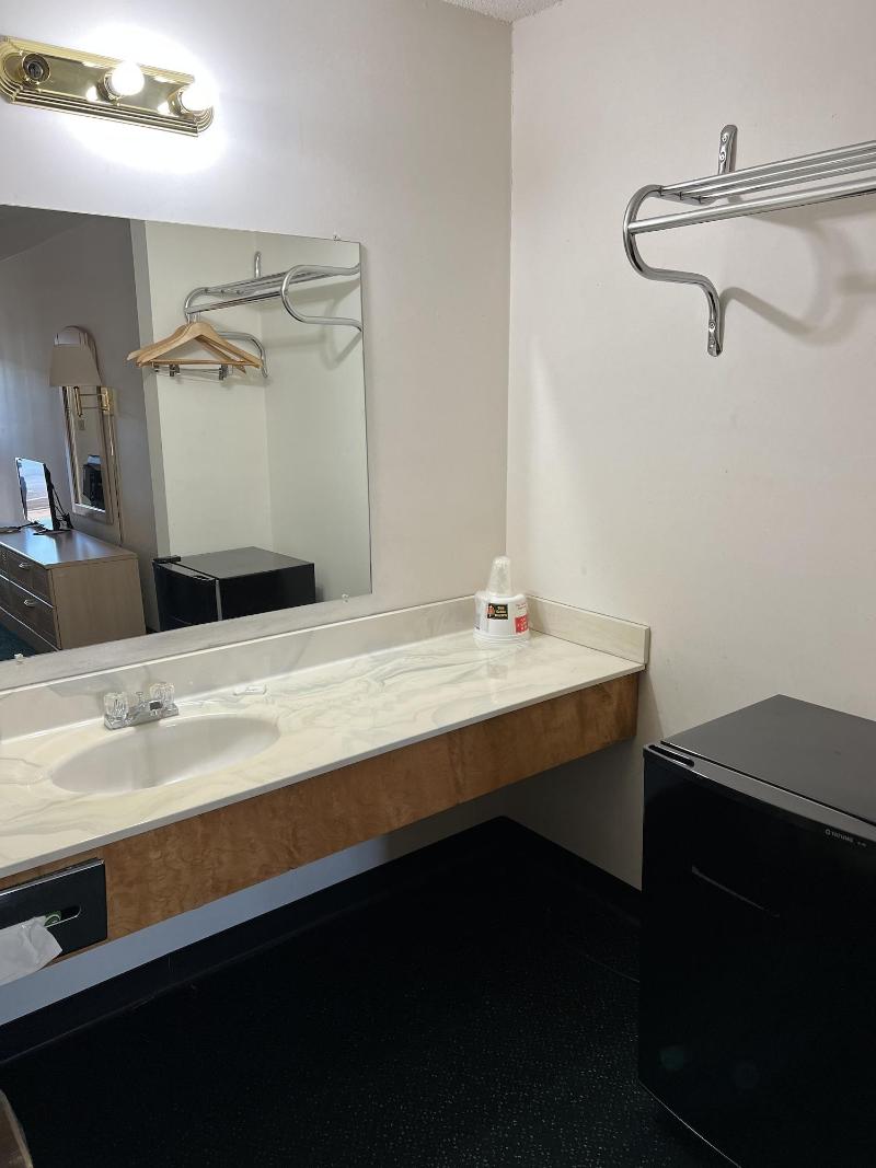 Garden Inn & Suites image 9