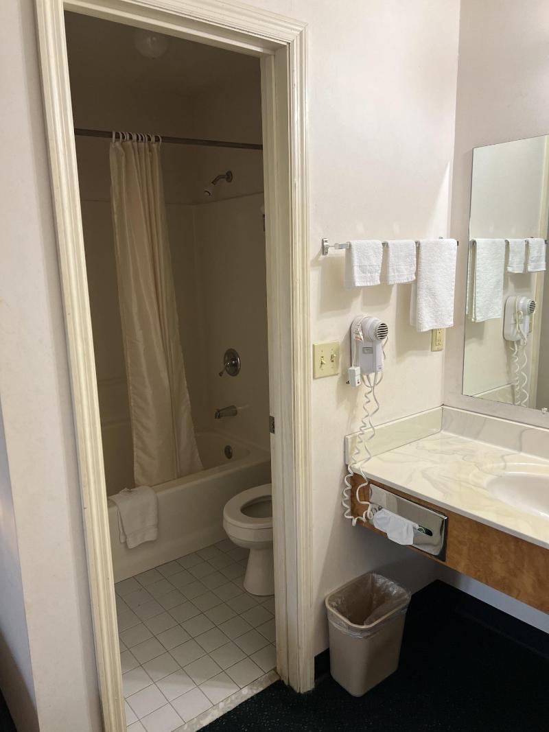 Garden Inn & Suites image