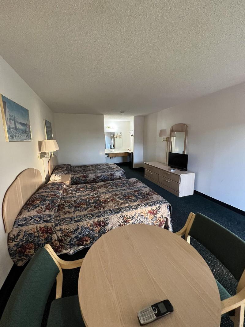 Garden Inn & Suites image