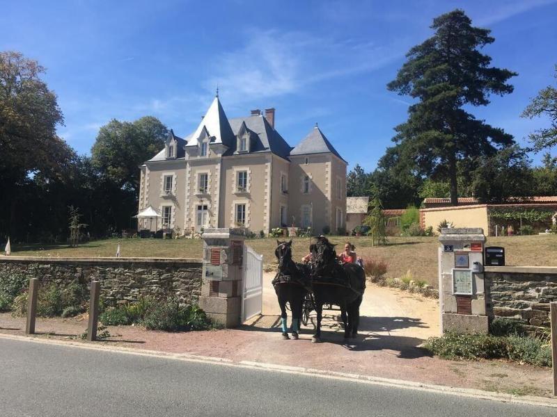 Le Petit Chateau Des Cedres image
