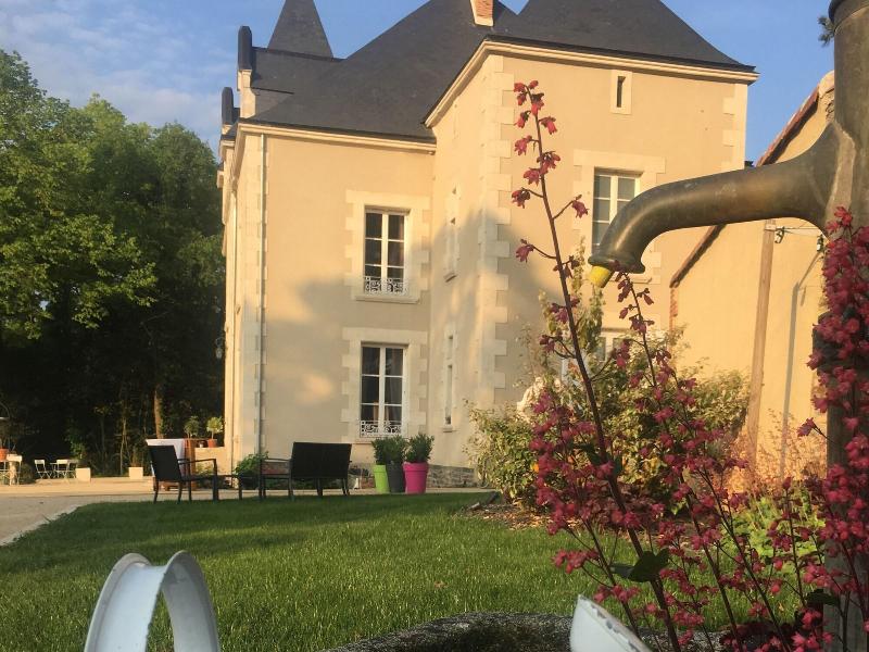 Le Petit Chateau Des Cedres image
