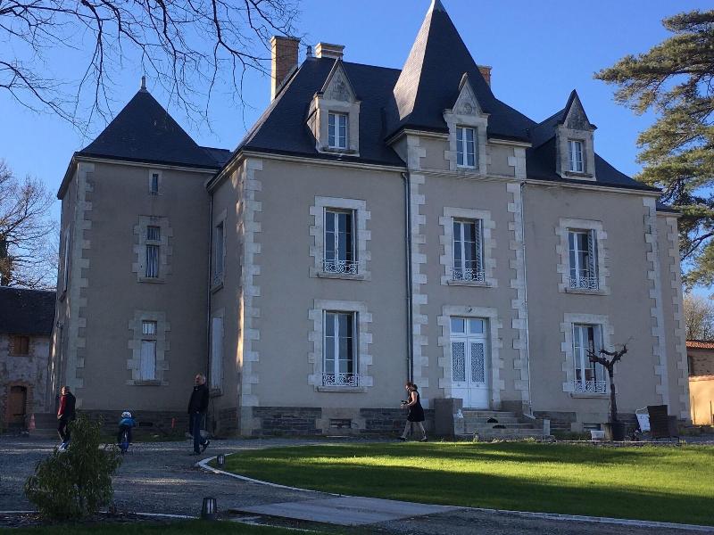 Le Petit Chateau Des Cedres image