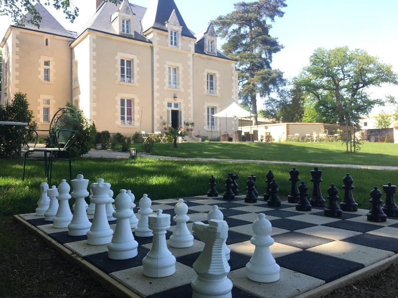 Le Petit Chateau Des Cedres image