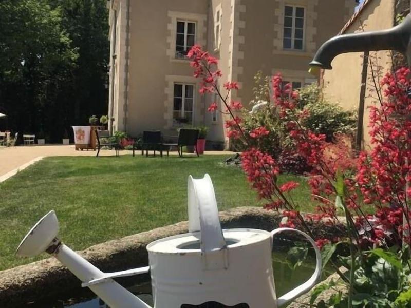 Le Petit Chateau Des Cedres image