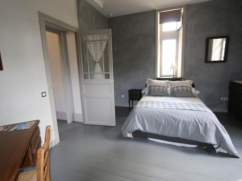 Le Petit Chateau Des Cedres image