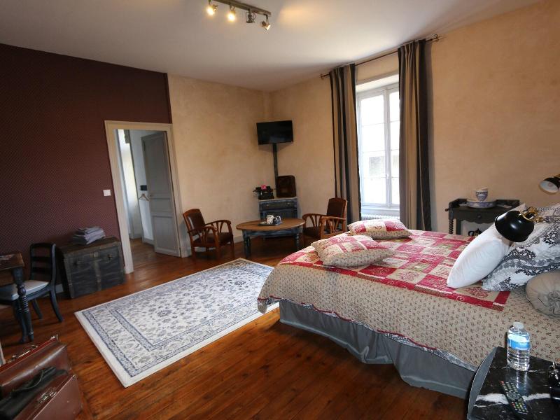 Le Petit Chateau Des Cedres image