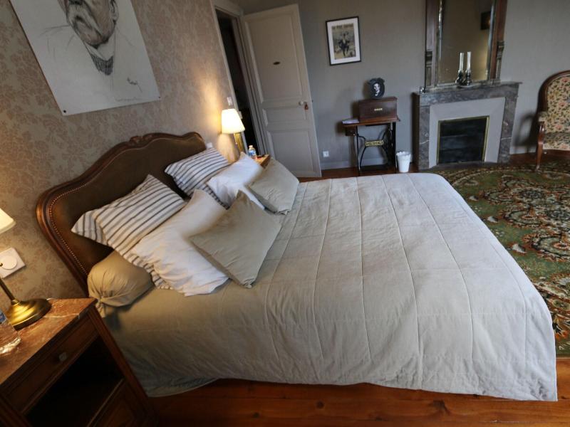 Le Petit Chateau Des Cedres image