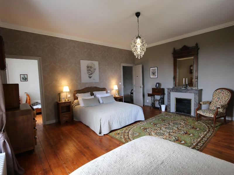 Le Petit Chateau Des Cedres image