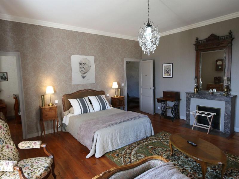 Le Petit Chateau Des Cedres image