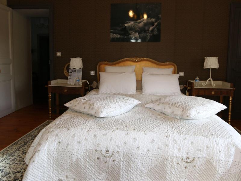 Le Petit Chateau Des Cedres image