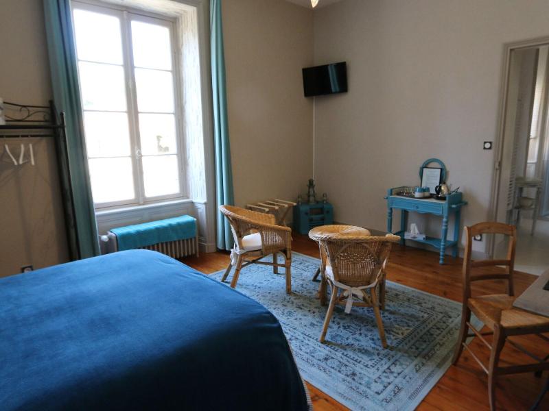 Le Petit Chateau Des Cedres image