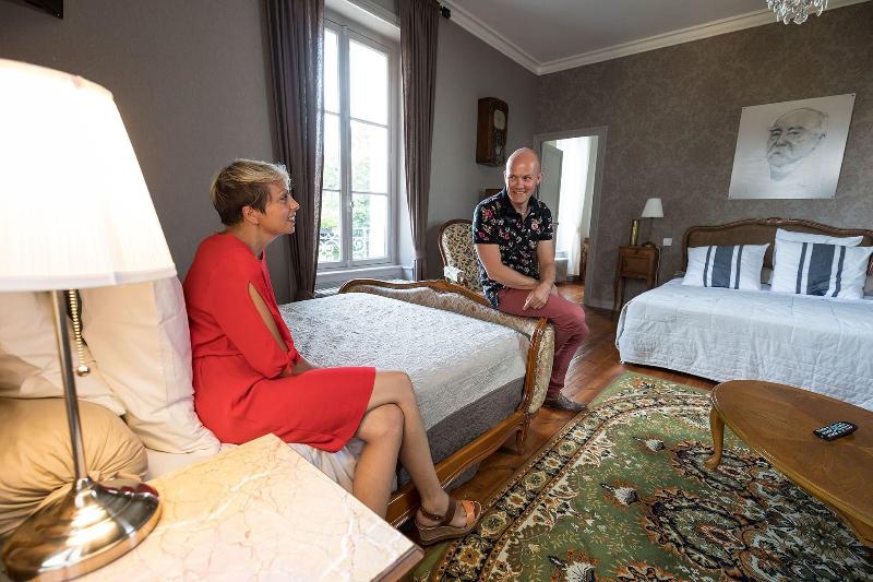 Le Petit Chateau Des Cedres image