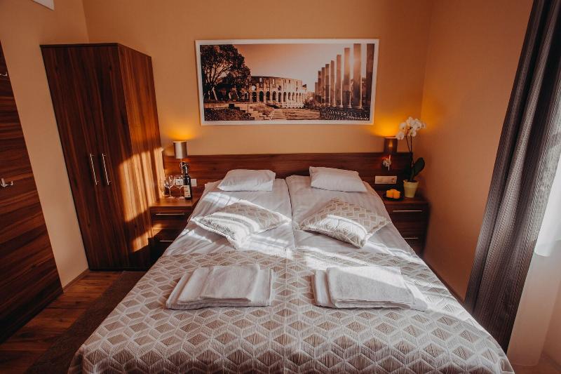Forum Hotel image