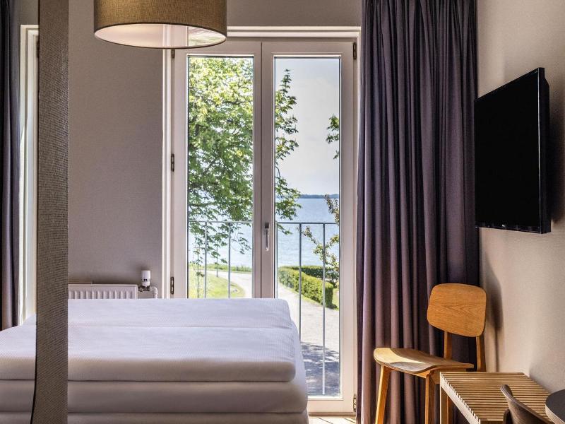 Strandhotel Røsnæs image
