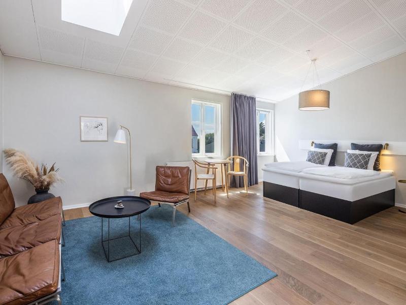 Strandhotel Røsnæs image
