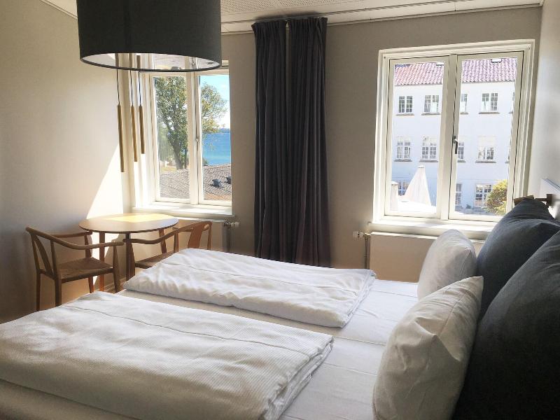 Strandhotel Røsnæs image