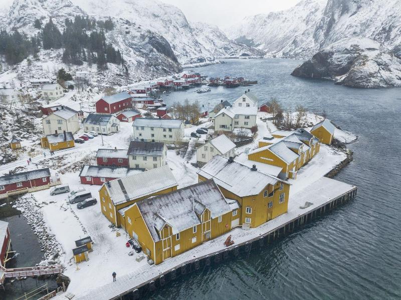 Lofoten Cottages image