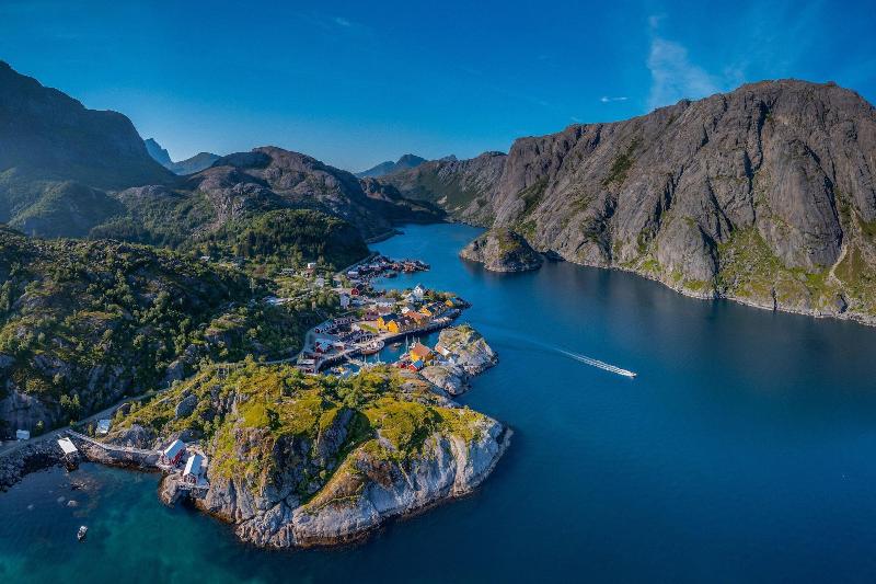 Lofoten Cottages image
