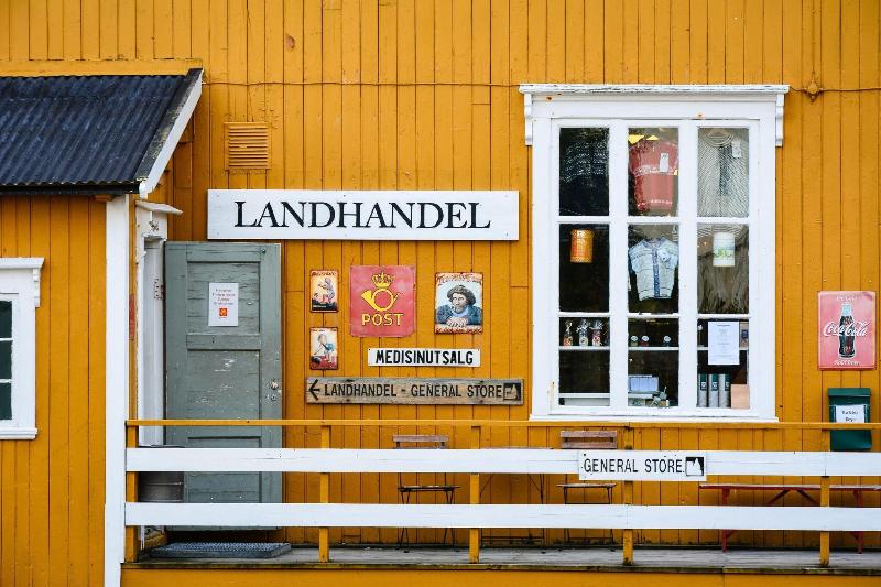 Lofoten Cottages image