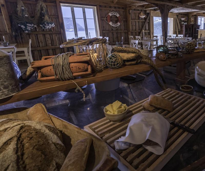 Lofoten Cottages image